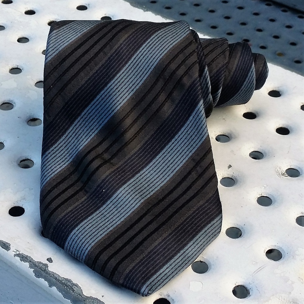 SALE! Banana Republic Blue Striped Silk Tie M006